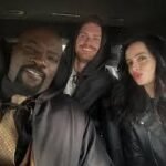 Mike Colter posta foto com Krysten Ritter e Finn Jones